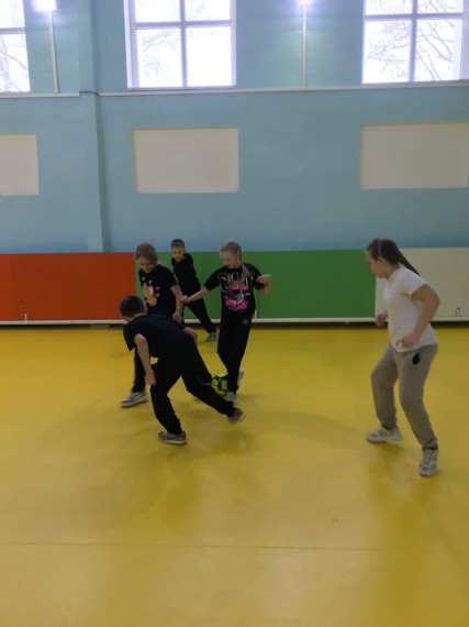 Футбол способствует поддержанию здорового образа жизни..